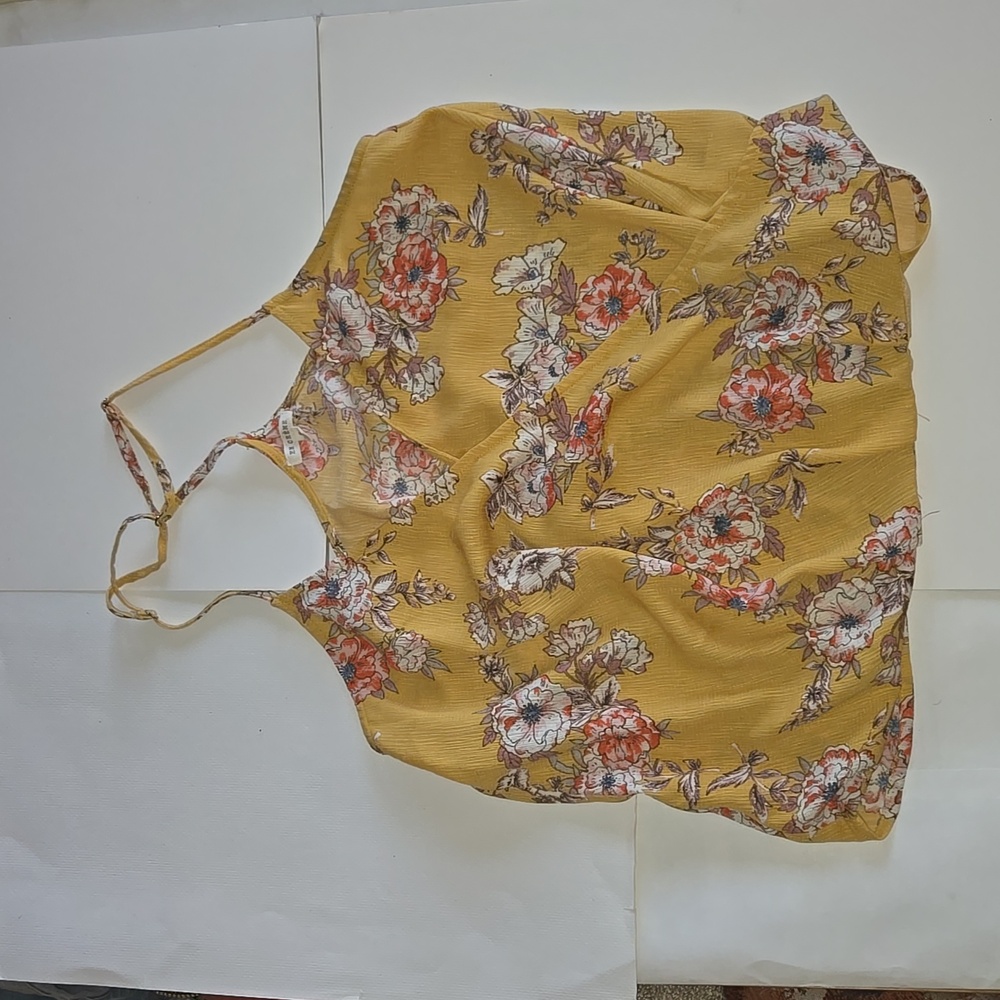 En Creme, small golden blouse